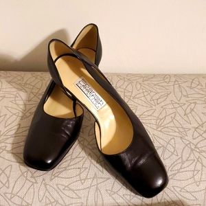 Spanish leather pumps, side cutout and metallic stacked heel